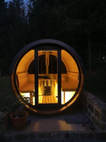 Outdoor wooden barrel sauna - wooden,